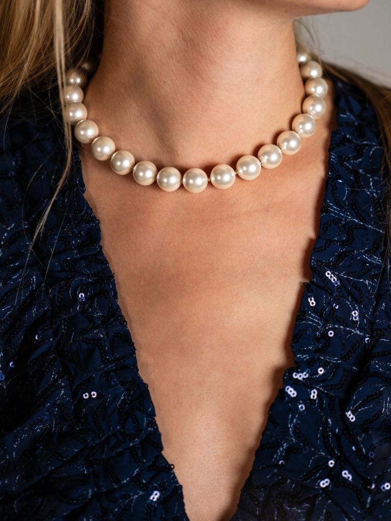 Necklace Chunky White Pearls Gold