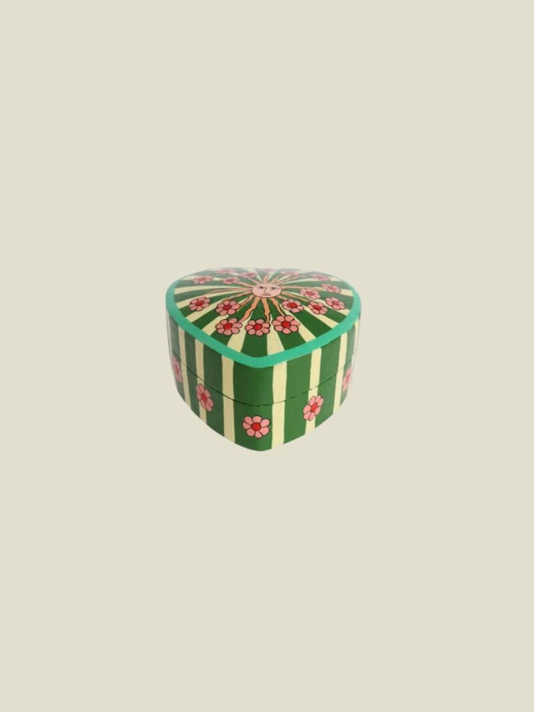 Box Heartshaped With Stripes And Flowers