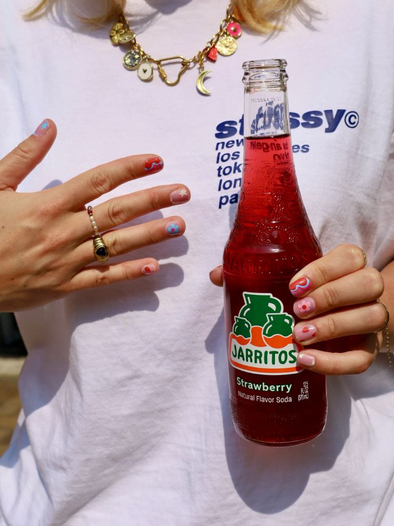 Nail Design Strawberry Spark
