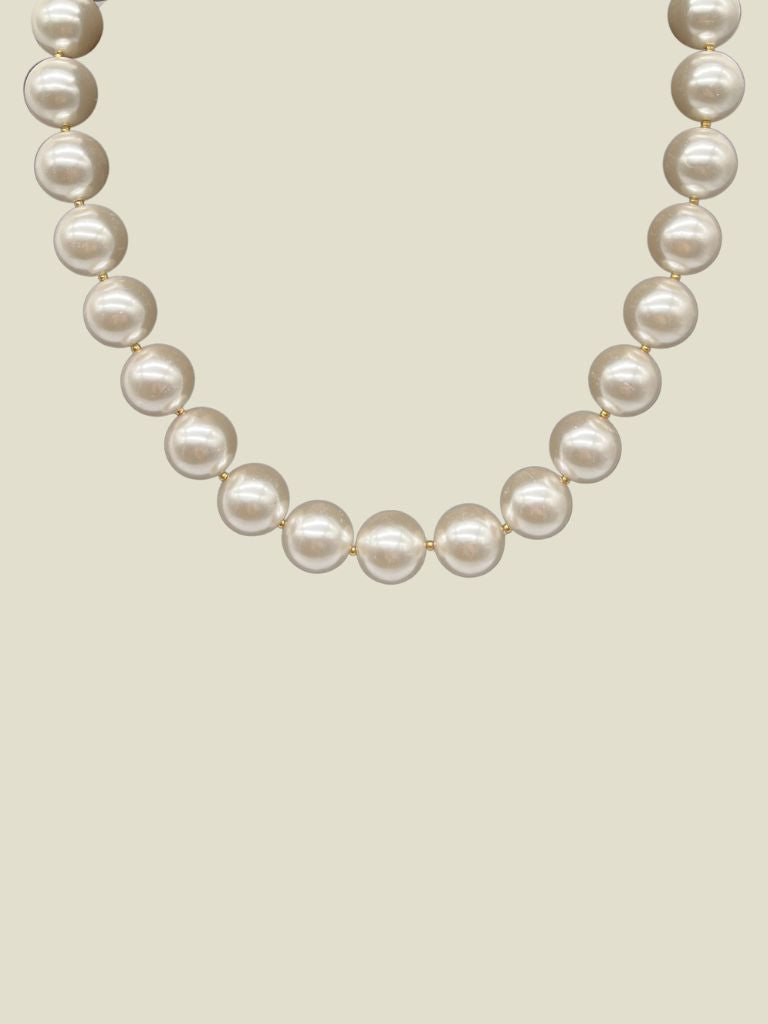 Necklace Chunky White Pearls Gold