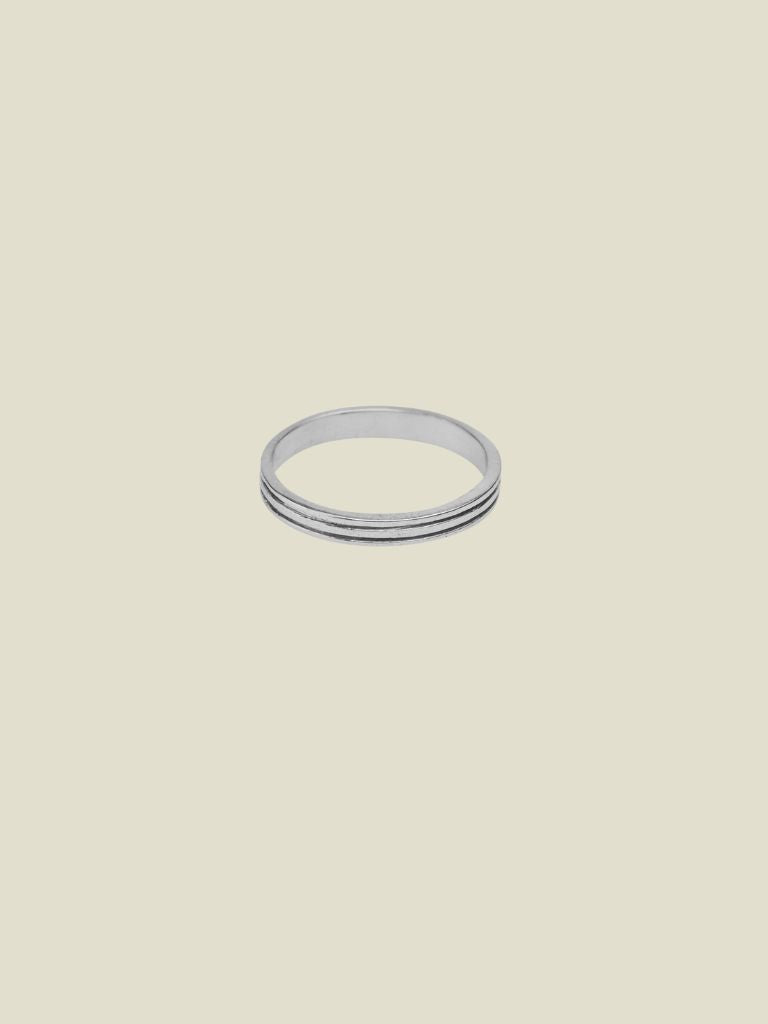 Ring Thin Stripe Band Silver