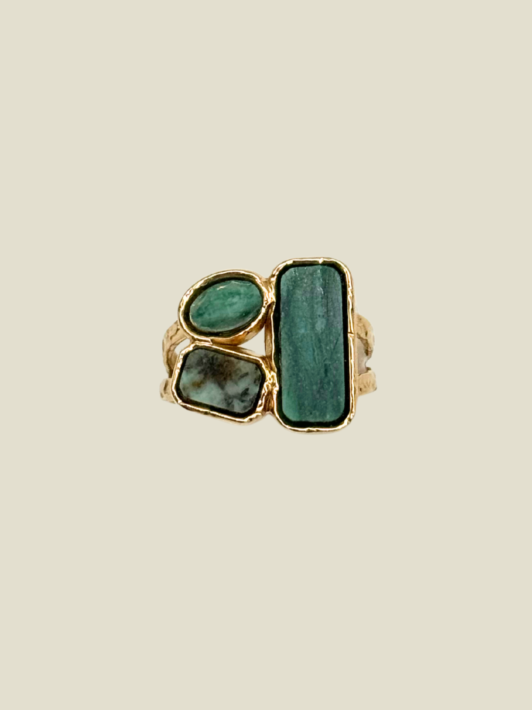 Ring Three Green Stones Gold