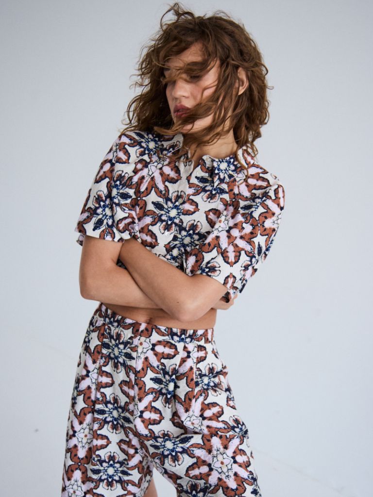 Short Zasha Folklore Flower