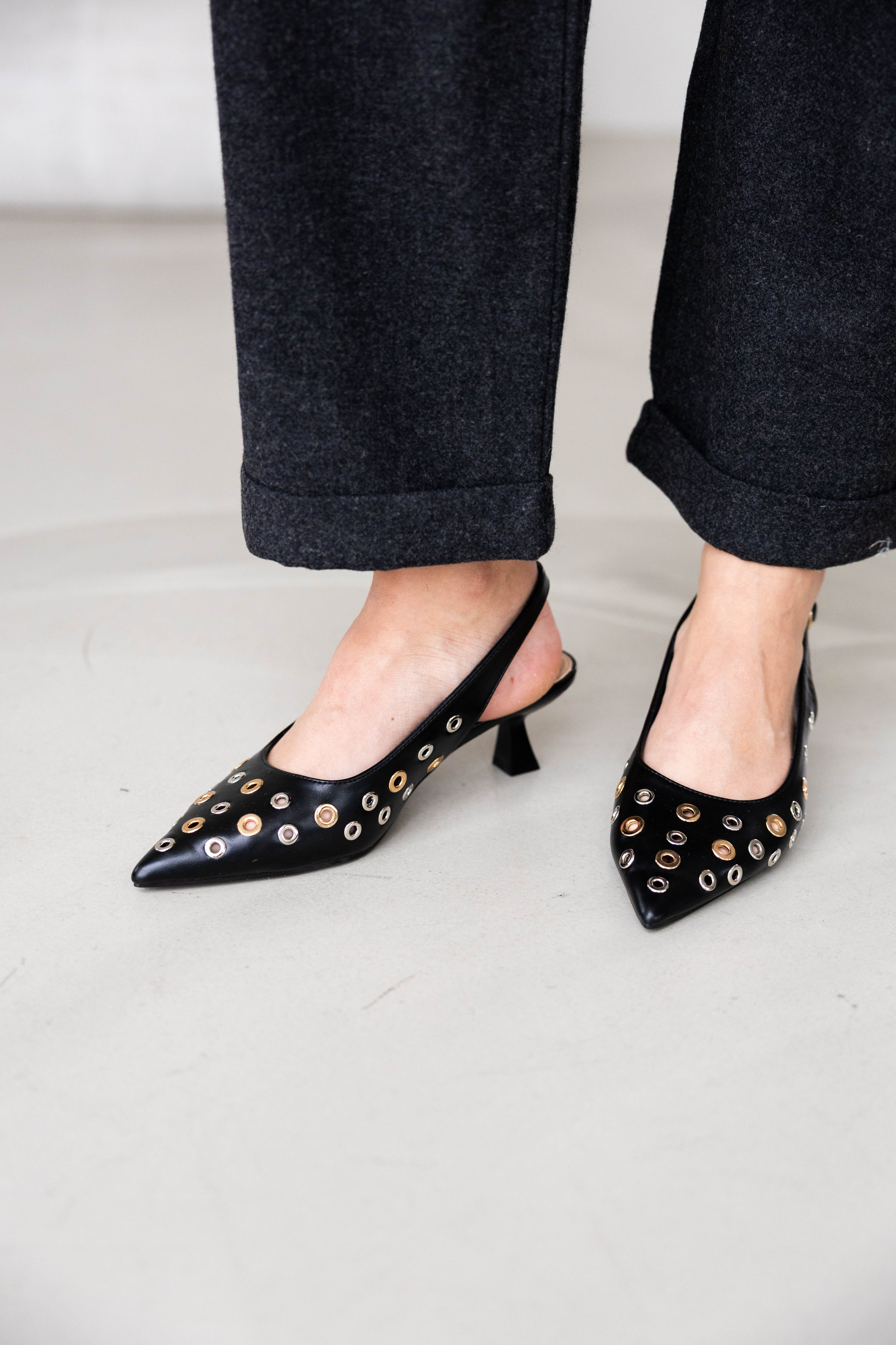 Heels Ize Studs Black