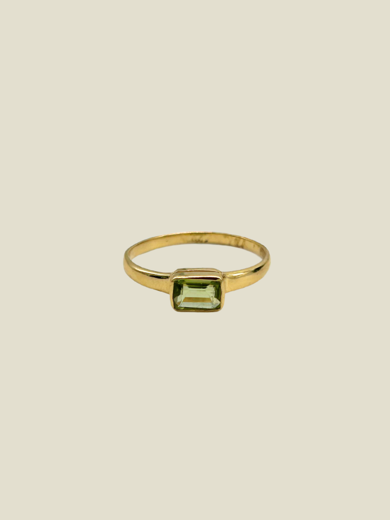 Ring Peridot 14 Crt.